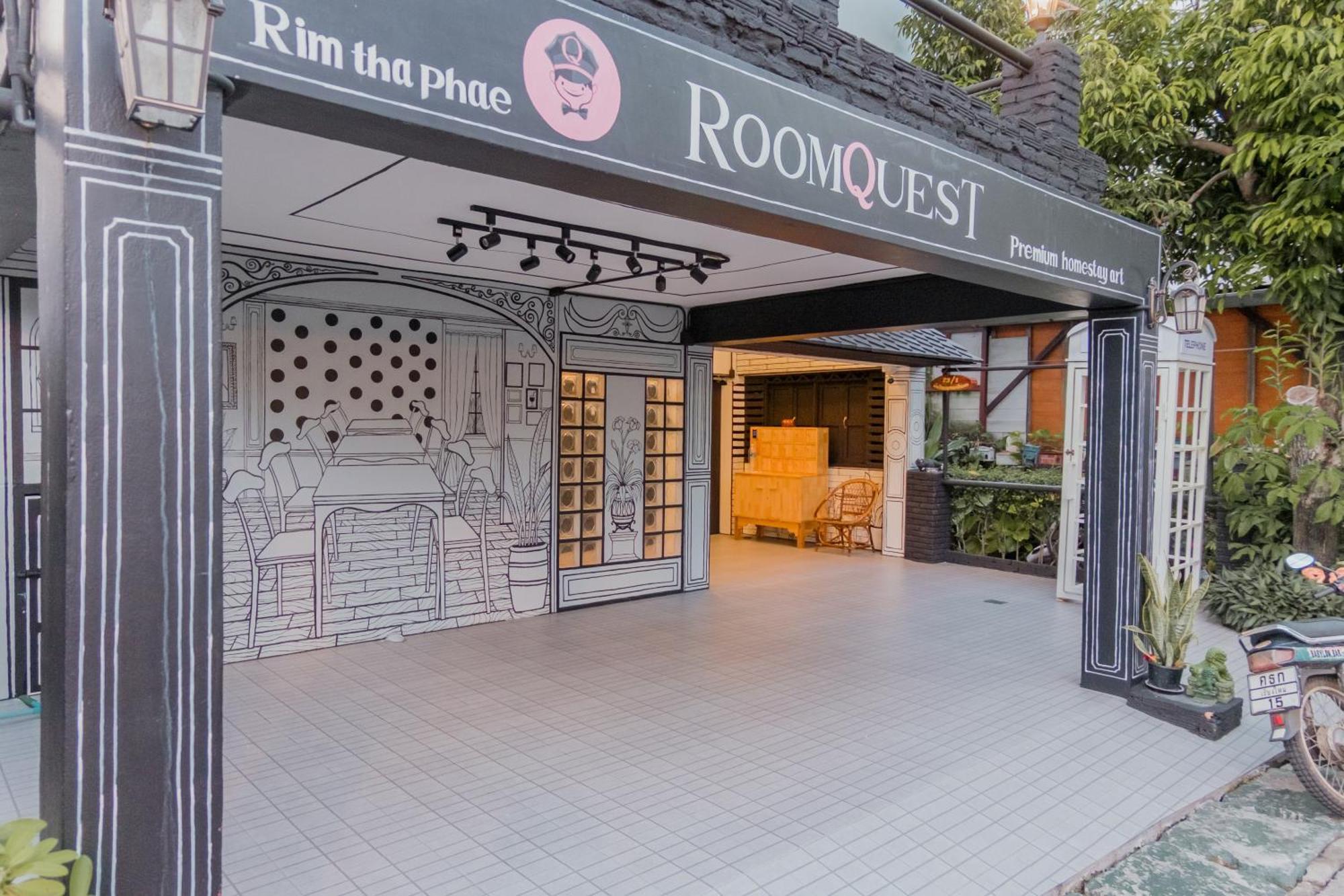 Roomquest Chiang Mai Tha Phae Exterior photo