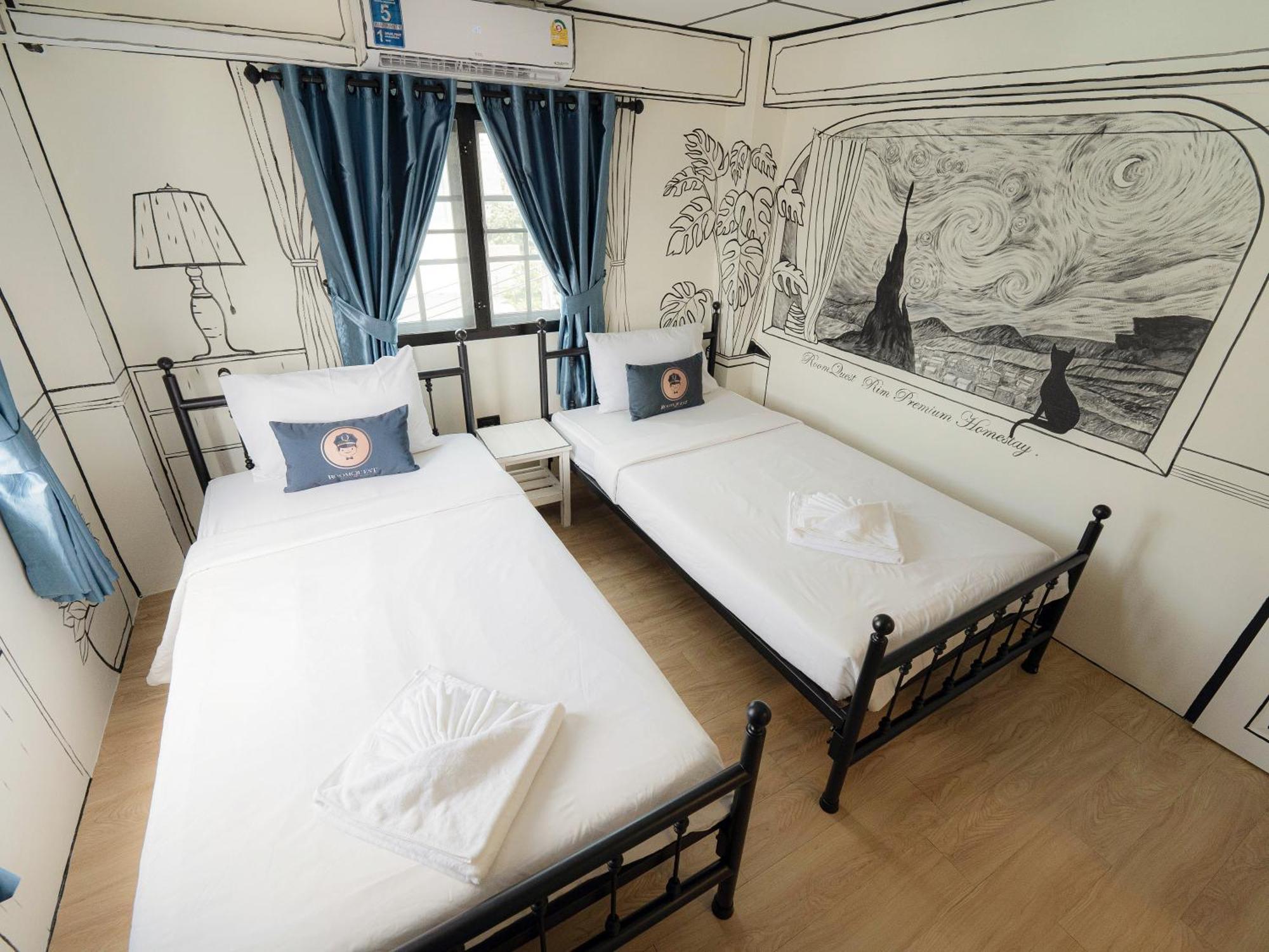 Roomquest Chiang Mai Tha Phae Exterior photo